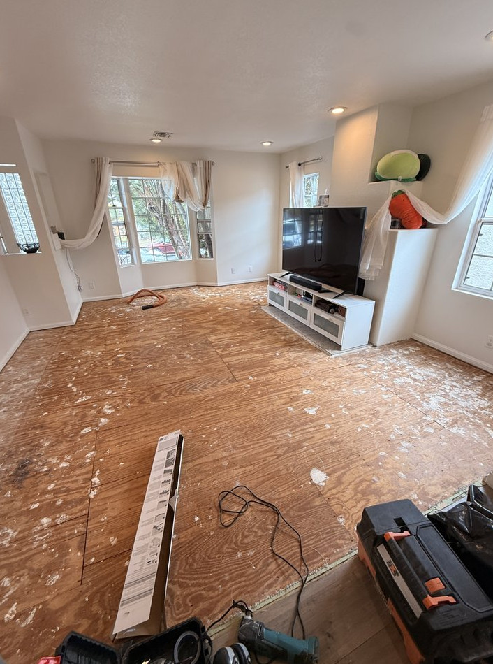 water-damaged Carpet Replacement with Waterproof LVP Flooring Installation - фото - 9