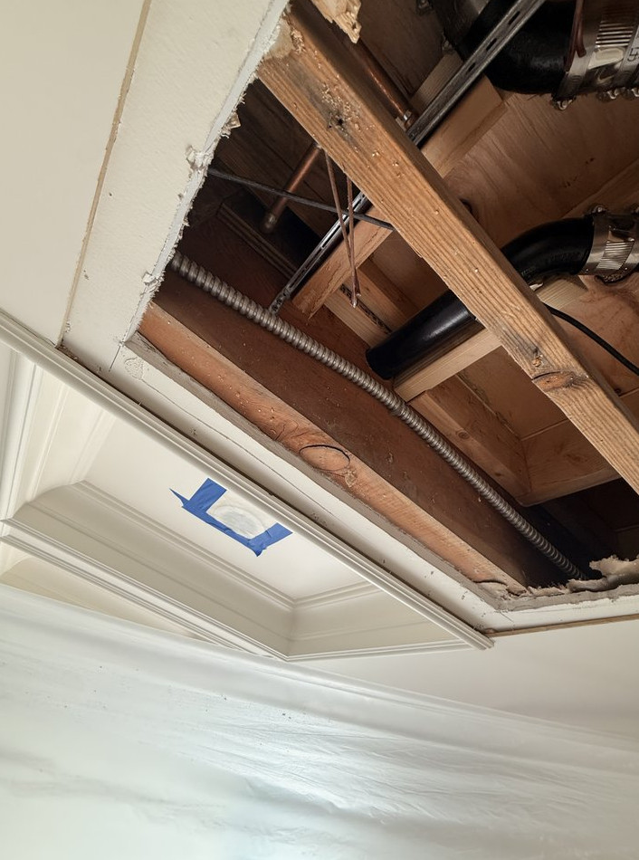 water Damage Reconstruction With Drywall Level 5 Finish And Custom Paint Matching - фото - 9