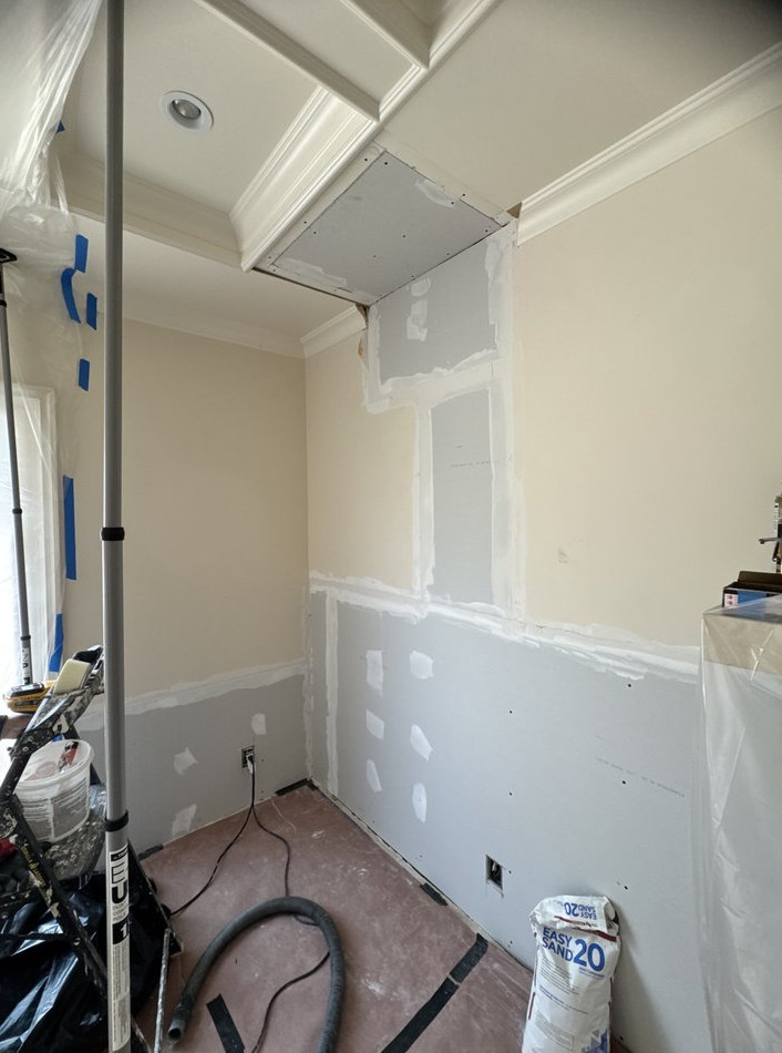 water Damage Reconstruction With Drywall Level 5 Finish And Custom Paint Matching - фото - 7