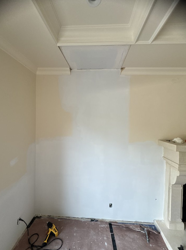 water Damage Reconstruction With Drywall Level 5 Finish And Custom Paint Matching - фото - 6