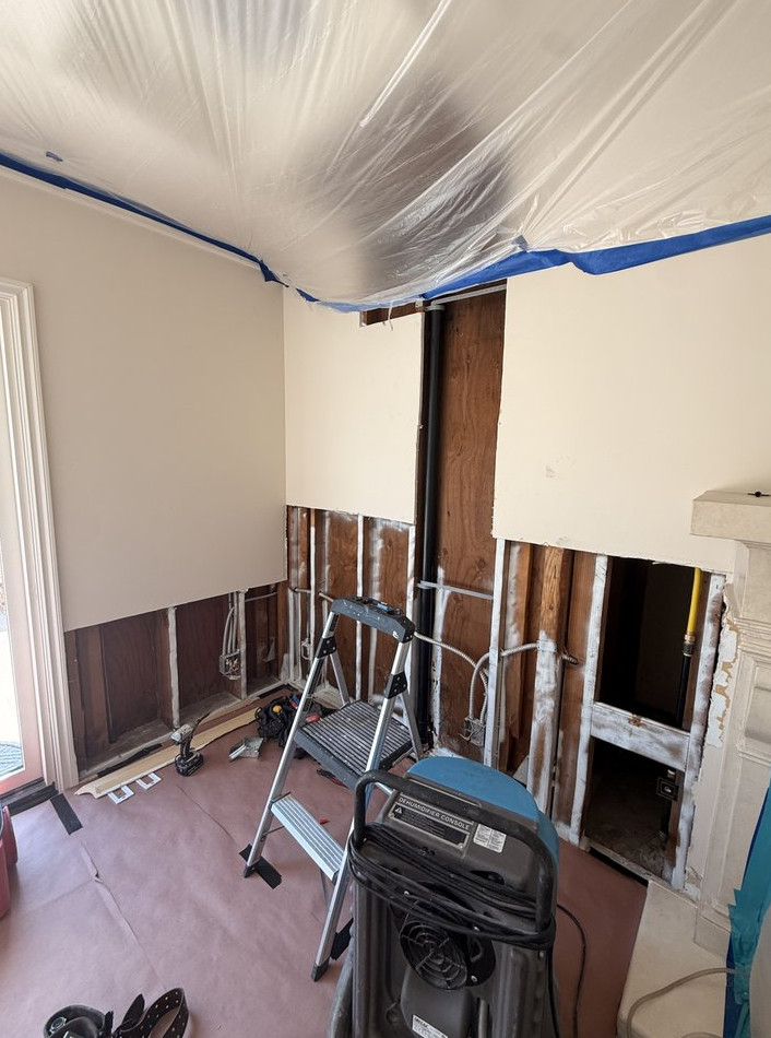 water Damage Reconstruction With Drywall Level 5 Finish And Custom Paint Matching - фото - 10