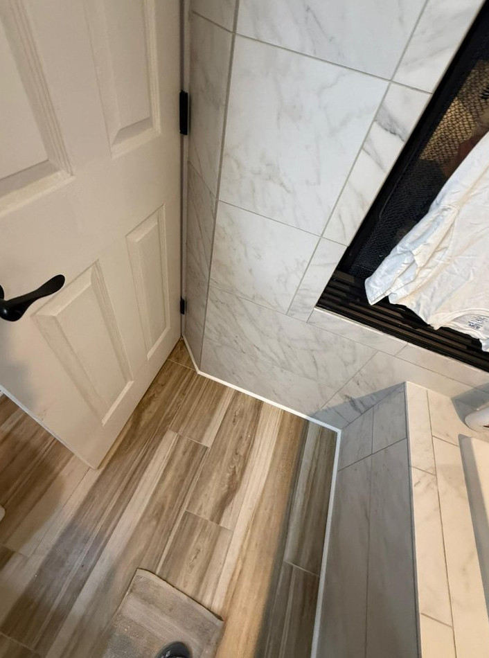 bathroom Water Damage Restoration and Full Reconstruction - фото - 3