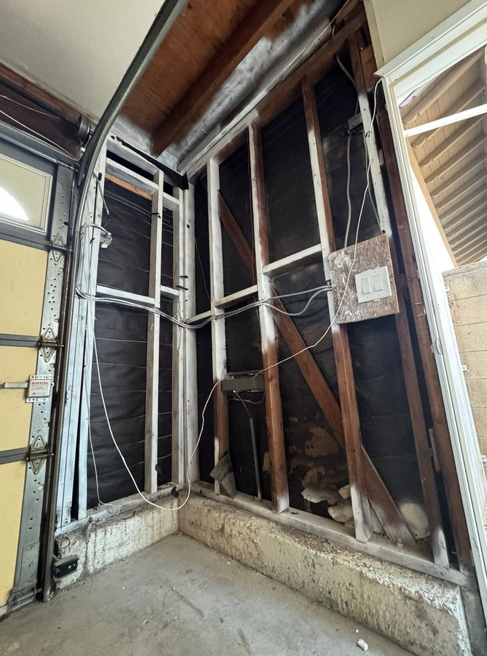 restoring water damage to a garage wall. And minor repairs in the house - фото - 8