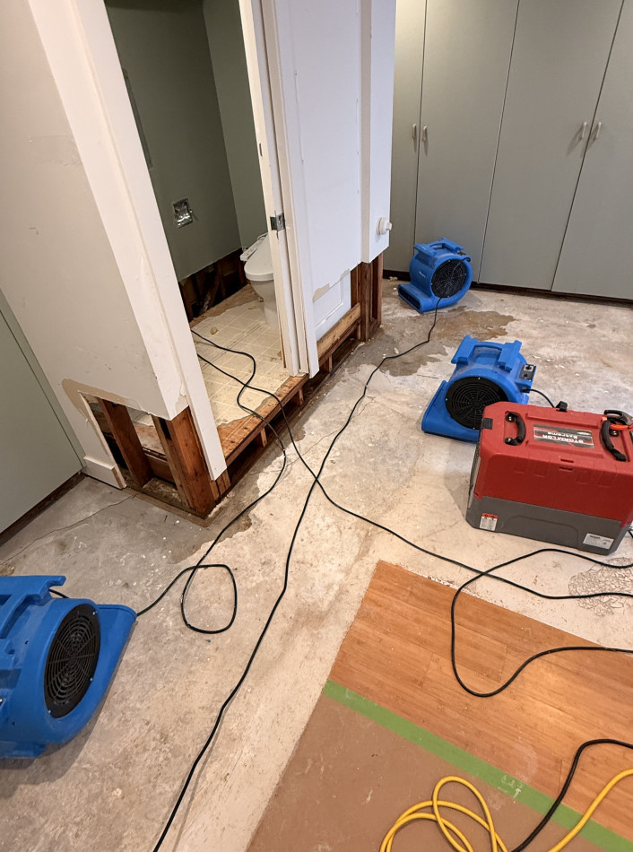 water Damage Restoration & Hardwood Floor Drying - фото - 10