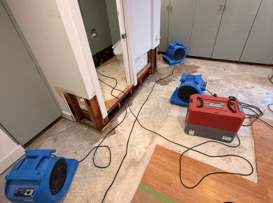 water Damage Restoration & Hardwood Floor Drying - фото - 10